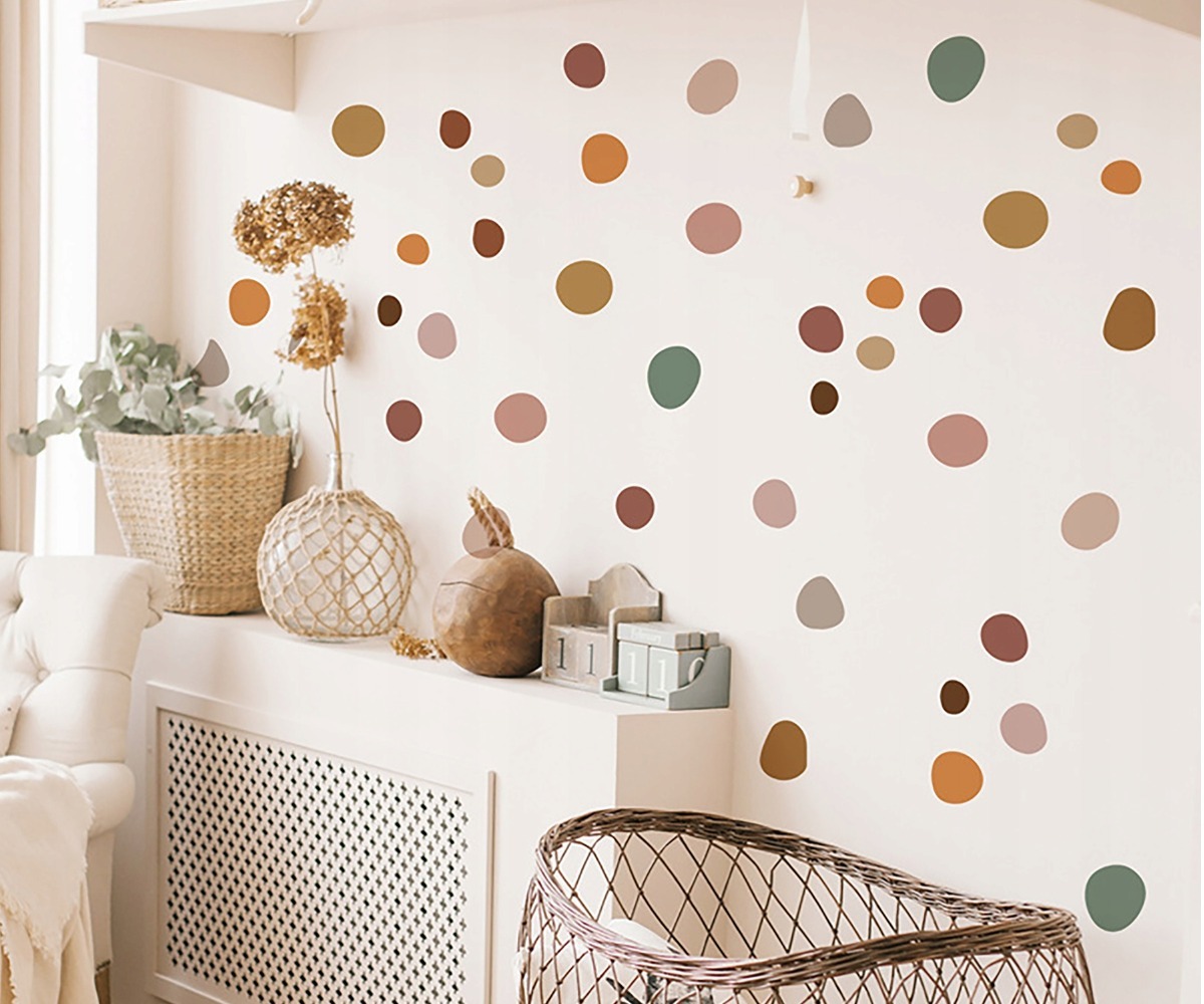 SIPO lastetoa seinakleebised Boho Dots kaunistavad seina, lisades toale sooja ja mängulise ilme.